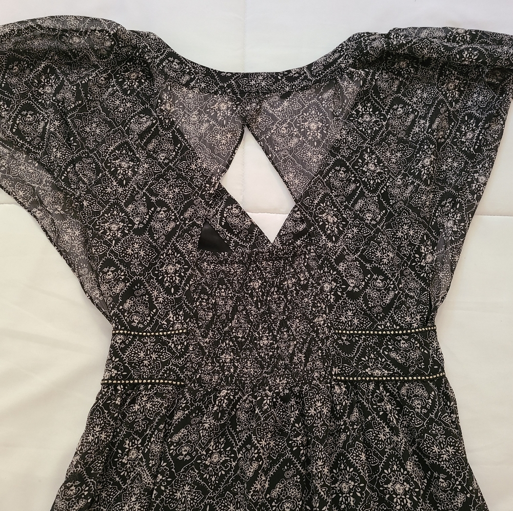 GUESS BLACK/WHITE FLORAL PRINT DRESS - Picture 3 of 9